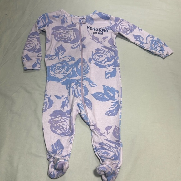 The Children's Place - Floral print newborn footed sleeper. Size 0-3 months - Picture 1 of 3